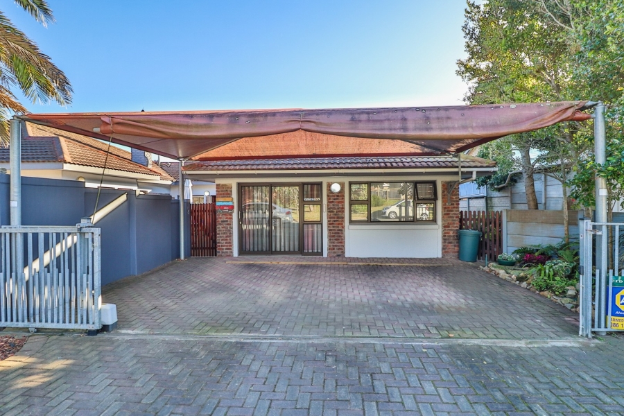 6 Bedroom Property for Sale in Fraaiuitsig Western Cape